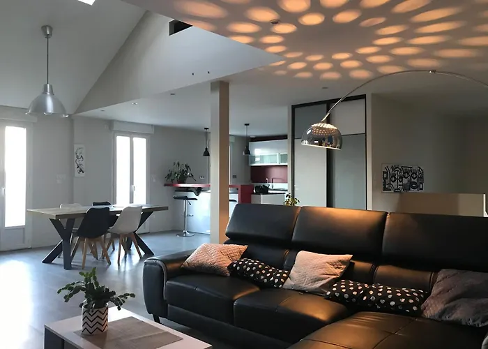 Standing Au Coeur De Ville- Argeles-gazost-140 M2-3etoiles 阿赫莱斯热莱斯加佐斯特